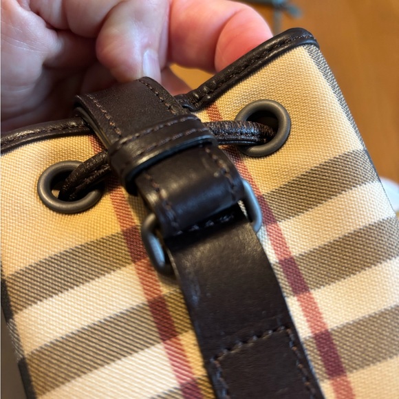 Burberry plaid bucket bag in excellent condition - Picture 13 of 15